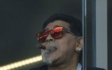 [ẢNH] Maradona phì phèo xì gà, tiếc hùi hụi nhìn Messi sút hỏng 11m