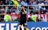 [ẢNH] Maradona phì phèo xì gà, tiếc hùi hụi nhìn Messi sút hỏng 11m