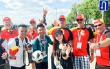 [ẢNH] Vẻ đẹp vạn người mê của fan nữ cầm cờ Việt Nam trên khán đài World Cup 2018
