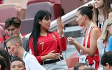 [ẢNH] Bạn gái xinh cổ vũ, vô tình để lộ 