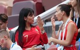[ẢNH] Bạn gái xinh cổ vũ, vô tình để lộ 