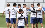 [ẢNH] Gạt mọi áp lực, Messi khoái chí đón sinh nhật trên sân tập, chờ quyết đấu Nigeria