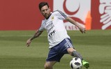 [ẢNH] Gạt mọi áp lực, Messi khoái chí đón sinh nhật trên sân tập, chờ quyết đấu Nigeria