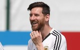[ẢNH] Gạt mọi áp lực, Messi khoái chí đón sinh nhật trên sân tập, chờ quyết đấu Nigeria