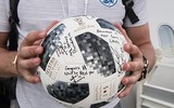 [ẢNH] Harry Kane giữ quả bóng trong trận đấu kỷ lục của ĐT Anh như báu vật