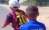 Ảnh chế cười vỡ bụng: Bị loại cay đắng, Messi rủ Ronaldo sang Việt Nam uống bia hơi giải sầu