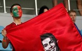 [ẢNH] Cô bồ xinh đẹp buồn thiu nhìn Ronaldo thua trận và rời World Cup