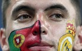[ẢNH] Cô bồ xinh đẹp buồn thiu nhìn Ronaldo thua trận và rời World Cup