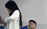 [ẢNH] Cô bồ xinh đẹp buồn thiu nhìn Ronaldo thua trận và rời World Cup