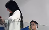 [ẢNH] Cô bồ xinh đẹp buồn thiu nhìn Ronaldo thua trận và rời World Cup