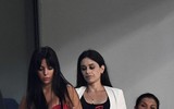 [ẢNH] Cô bồ xinh đẹp buồn thiu nhìn Ronaldo thua trận và rời World Cup