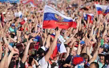 [ẢNH] CĐV xuống đường ăn mừng hoành tráng như tuyển Nga vừa vô địch thế giới