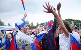 [ẢNH] CĐV xuống đường ăn mừng hoành tráng như tuyển Nga vừa vô địch thế giới