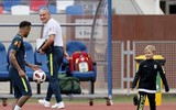[ẢNH] Mặc mọi giễu cợt, Neymar lém lỉnh diễn lại 