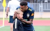 [ẢNH] Mặc mọi giễu cợt, Neymar lém lỉnh diễn lại 
