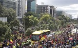 [ẢNH] Bị loại khỏi World Cup, tuyển Colombia vẫn được biển người chào đón trở về