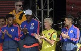 [ẢNH] Bị loại khỏi World Cup, tuyển Colombia vẫn được biển người chào đón trở về