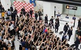 [ẢNH] Đây là cách ĐT Nhật Bản được chào đón sau khi trở về từ World Cup
