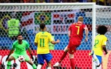 [ẢNH] Neymar nức nở gục vào vai 