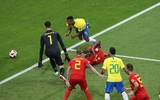 [ẢNH] Neymar nức nở gục vào vai 