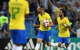 [ẢNH] Neymar nức nở gục vào vai 