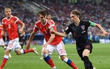 [ẢNH] Nữ Tổng thống Croatia vào tận phòng thay đồ chúc mừng kỳ tích của đội nhà