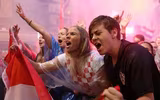 [ẢNH] Fan Croatia nướng dê trong ôtô, tưng bừng ăn mừng kỳ tích vào chung kết