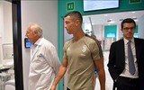 [ẢNH] Biển người háo hức chờ Ronaldo kiểm tra y tế ở Juventus