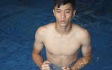 [ẢNH] Bùi Tiến Dũng, Quang Hải sảng khoái khoe thân hình cuốn hút dưới bể bơi