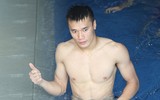 [ẢNH] Bùi Tiến Dũng, Quang Hải sảng khoái khoe thân hình cuốn hút dưới bể bơi