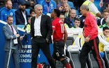 [ẢNH] HLV Mourinho nhăn nhó nhìn M.U bạc nhược thua đội tí hon