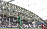 [ẢNH] HLV Mourinho nhăn nhó nhìn M.U bạc nhược thua đội tí hon