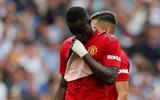 [ẢNH] HLV Mourinho nhăn nhó nhìn M.U bạc nhược thua đội tí hon