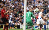 [ẢNH] HLV Mourinho nhăn nhó nhìn M.U bạc nhược thua đội tí hon