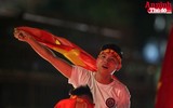 [ẢNH] Người hâm mộ đổ ra đường xuyên đêm tái hiện không khí kỳ tích U23 châu Á