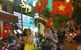 [ẢNH] Fan nữ cuồng nhiệt 