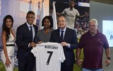 [ẢNH] Real Madrid tưng bừng ra mắt người 