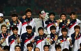 [ẢNH] Son Heung-min và dàn sao Hàn Quốc hí hửng nhận HCV, thoát nghĩa vụ quân sự