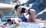 [ẢNH] Ronaldo và bạn gái nóng bỏng tình tứ trên du thuyền