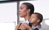 [ẢNH] Bạn gái gợi cảm trên khán đài tiếp lửa Ronaldo