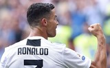 [ẢNH] Bạn gái gợi cảm trên khán đài tiếp lửa Ronaldo