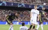[ẢNH] Hài hước hình ảnh Ronaldo nức nở khóc như trẻ con khi nhận thẻ đỏ