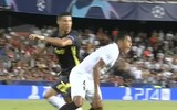 [ẢNH] Hài hước hình ảnh Ronaldo nức nở khóc như trẻ con khi nhận thẻ đỏ
