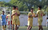[ẢNH] Cầu thủ trường Nguyễn Thị Minh Khai buồn rười rượi khi chia tay giải