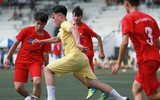 [ẢNH] Cầu thủ trường Nguyễn Thị Minh Khai buồn rười rượi khi chia tay giải