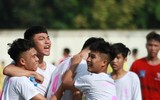 [ẢNH] THPT Hoàng Cầu vỡ òa khi lấy vé đi tiếp trong gang tấc