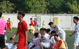 [ẢNH] THPT Hoàng Cầu vỡ òa khi lấy vé đi tiếp trong gang tấc