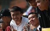 [ẢNH] Muôn sắc màu CĐV trên khán đài bóng đá học sinh