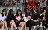 [ẢNH] Muôn sắc màu CĐV trên khán đài bóng đá học sinh