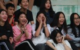[ẢNH] Muôn sắc màu CĐV trên khán đài bóng đá học sinh